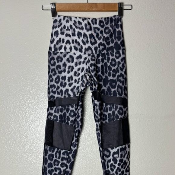 Onzie leggings Woman's size XS Leopard Print Mesh Panel Hot Yoga Black/white - Picture 4 of 16